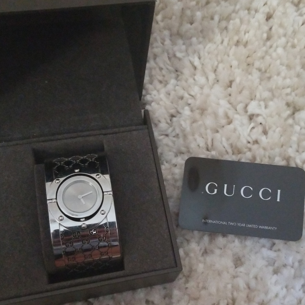 Gucci bangle watch - Picture 3 of 10